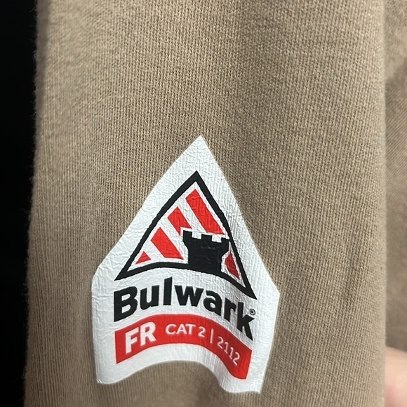 Bulwark- flame resistant long sleeve brown Henley shirt with reflective stripes - Picture 5 of 5